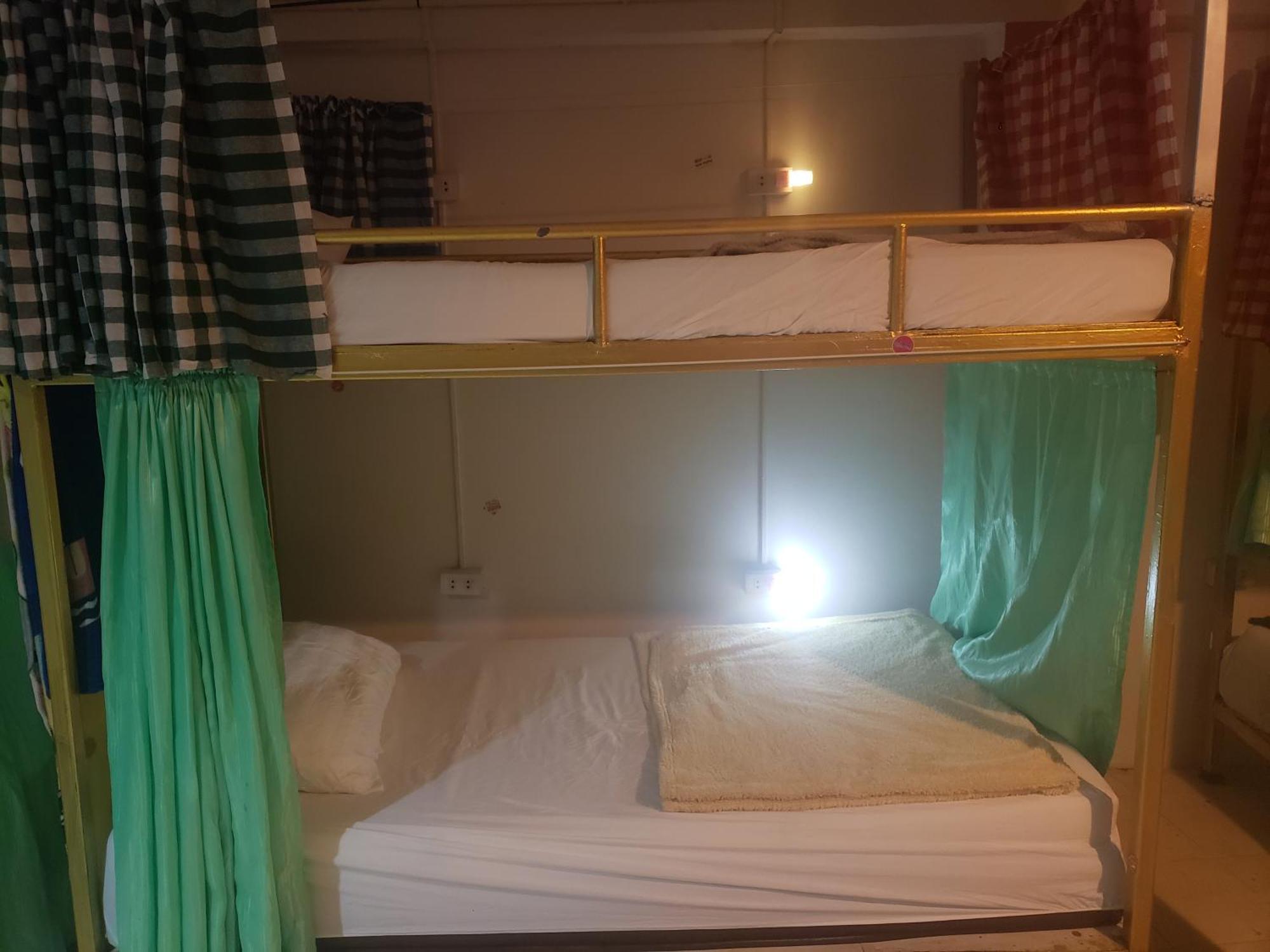 Lucky Dorm Hostel Phi Phi Don Exterior foto
