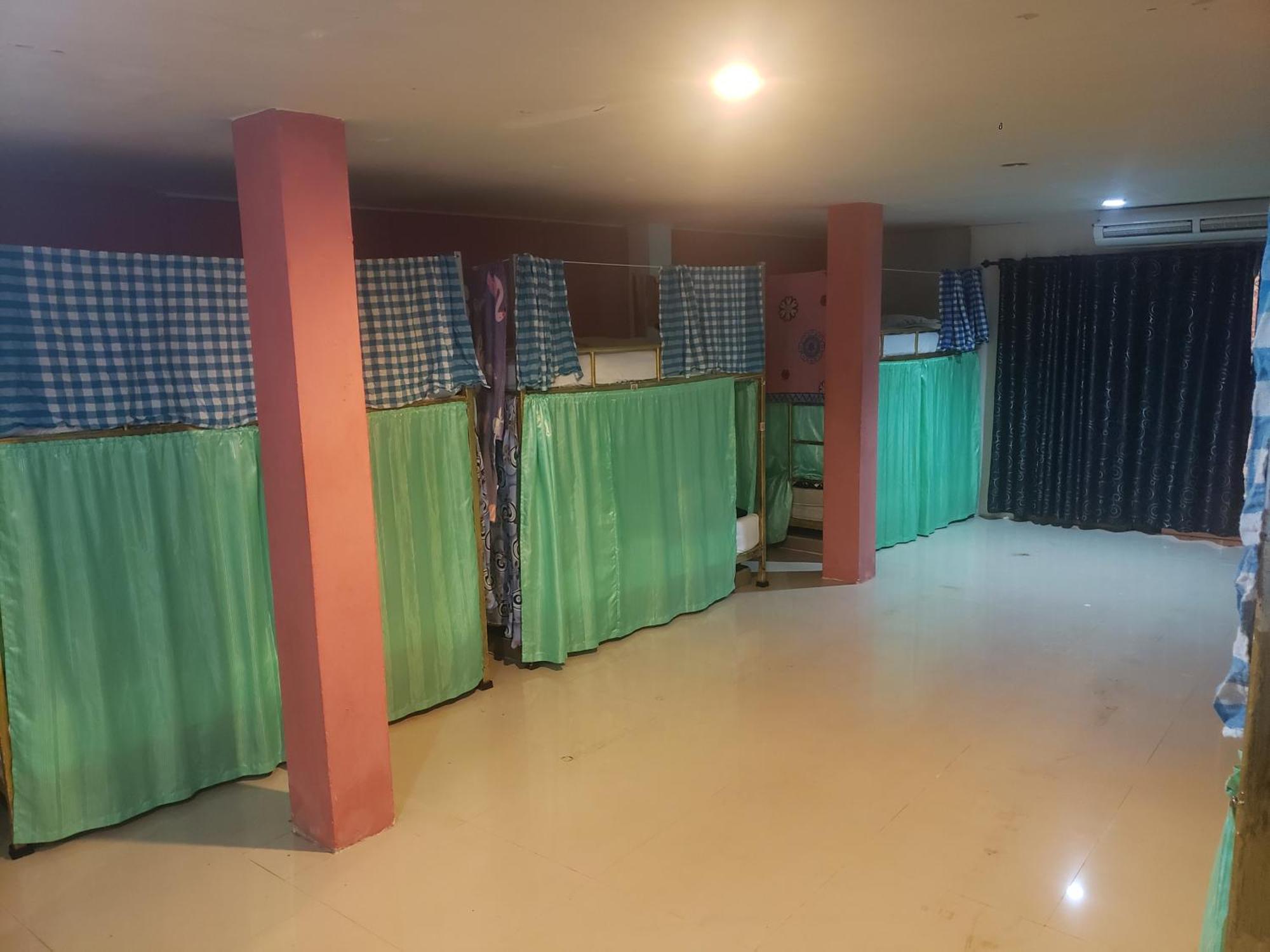 Lucky Dorm Hostel Phi Phi Don Exterior foto