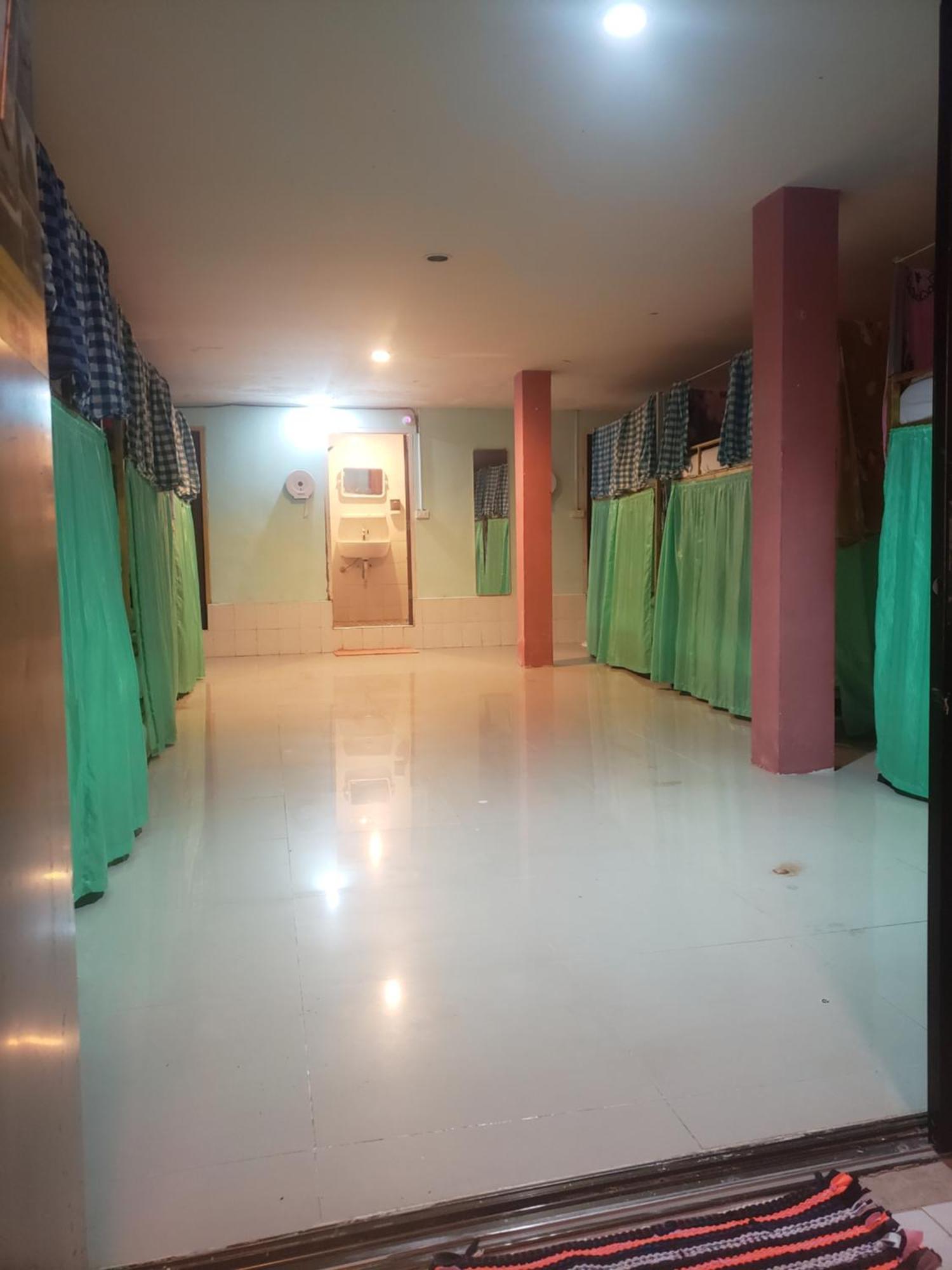 Lucky Dorm Hostel Phi Phi Don Exterior foto